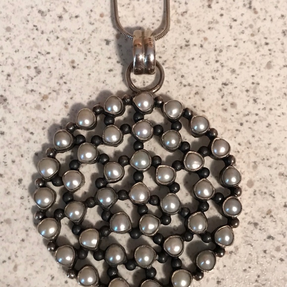 925 Sterling and Pearl Pendant - Picture 6 of 8